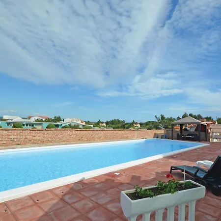 Apartmán Beautiful In With Swimming Pool *