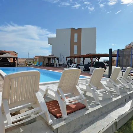 Lovely In With Wifi Apartman