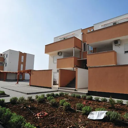 Apartmán Beautiful In With Swimming Pool