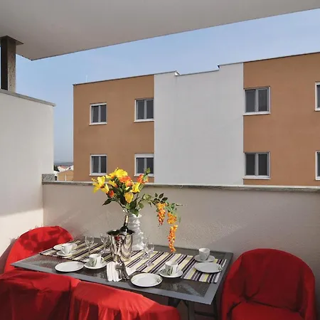 Beautiful In With Swimming Pool Apartmán